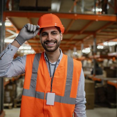 homem-trabalhando-com-equipamento-de-seguranca